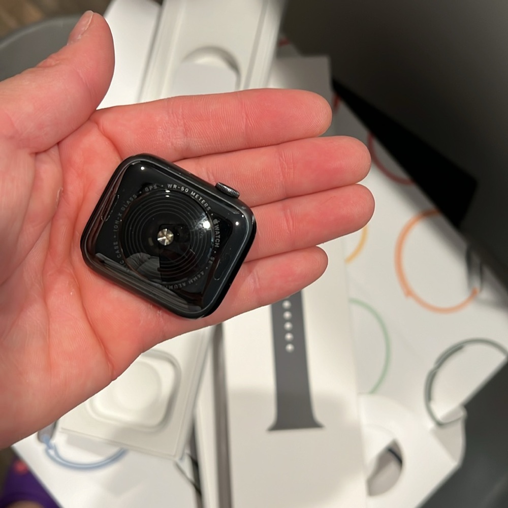 Apple Watch - Picture 2 of 4